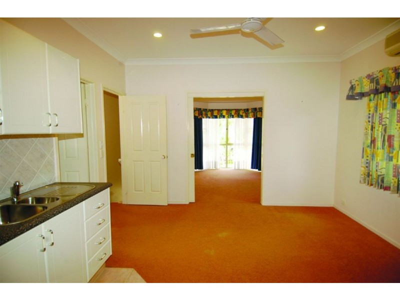 6 Paruna Place, Ashmore QLD 4214