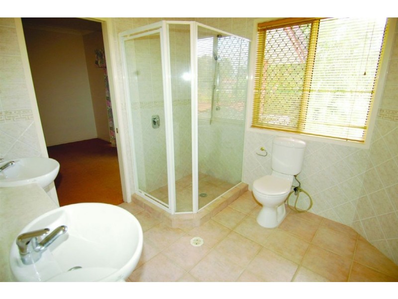 6 Paruna Place, Ashmore QLD 4214