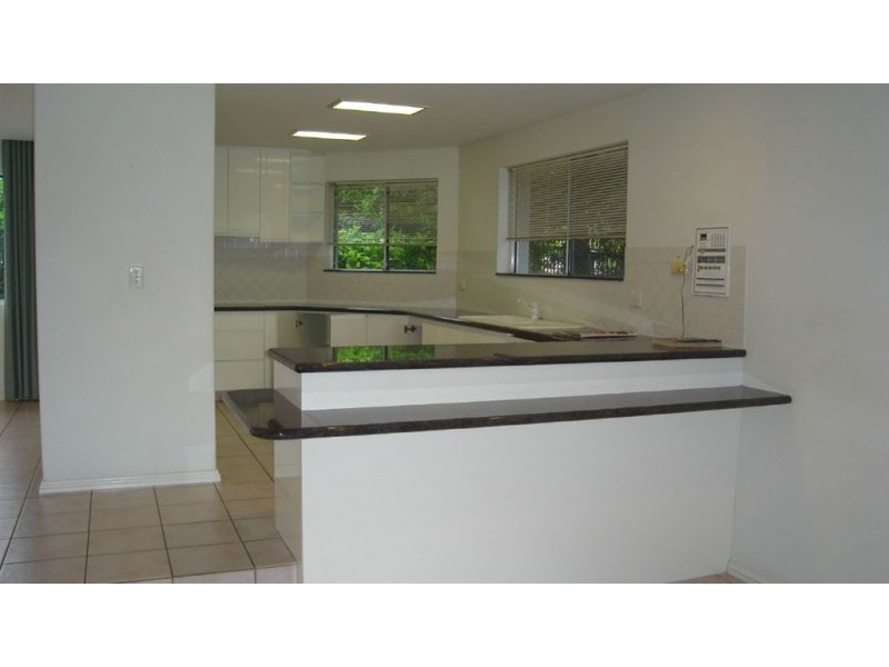 9 Riverbank Court, Ashmore QLD 4214