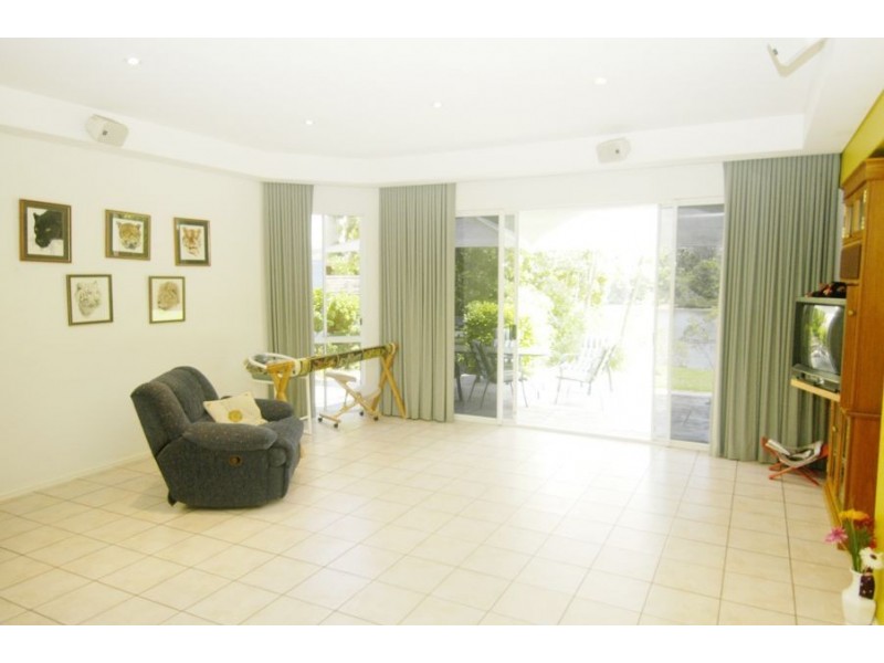 9 Riverbank Court, Ashmore QLD 4214