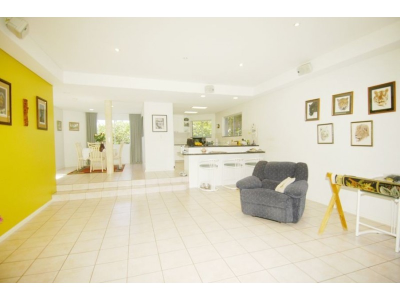 9 Riverbank Court, Ashmore QLD 4214