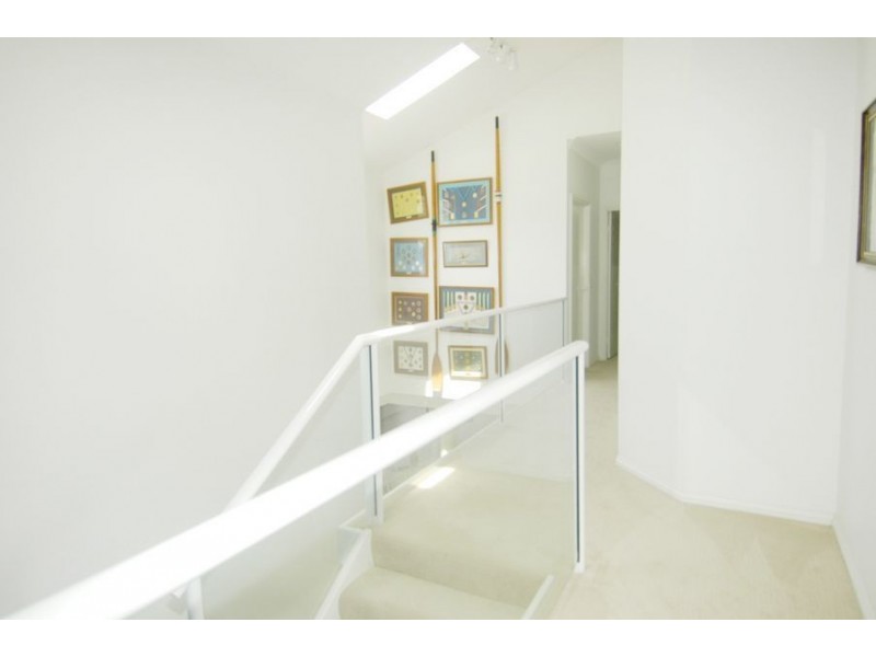 9 Riverbank Court, Ashmore QLD 4214