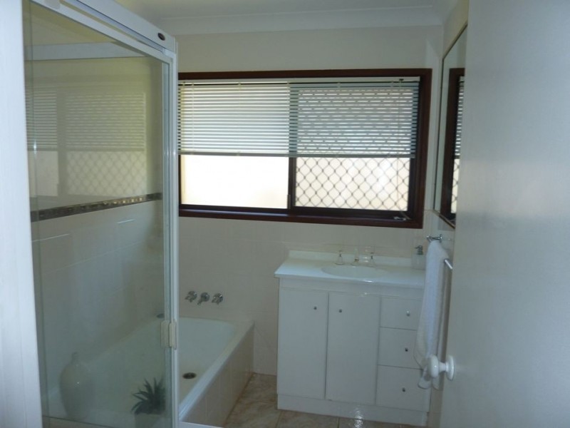 24 Wallaroo Way, Ashmore QLD 4214