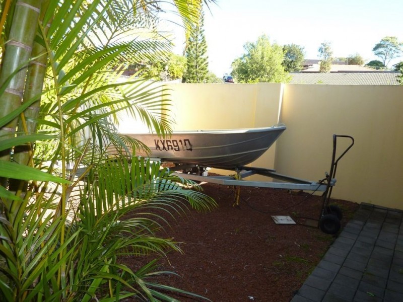 24 Wallaroo Way, Ashmore QLD 4214