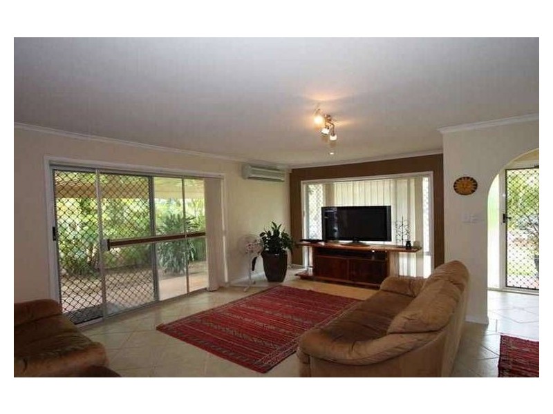 10 Warrigal  Crescent, Ashmore QLD 4214