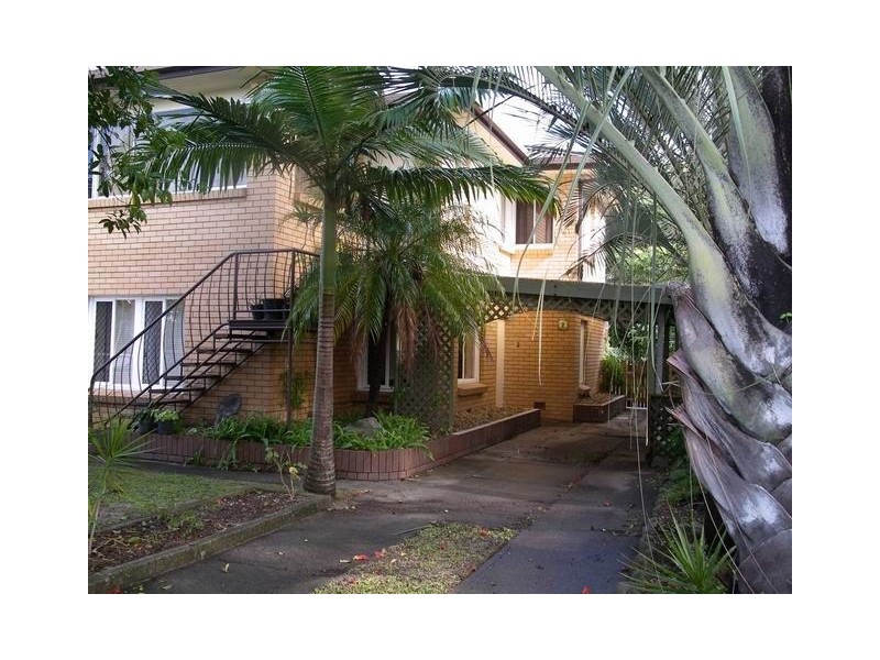 2/16 Sutherland Street, Labrador QLD 4215