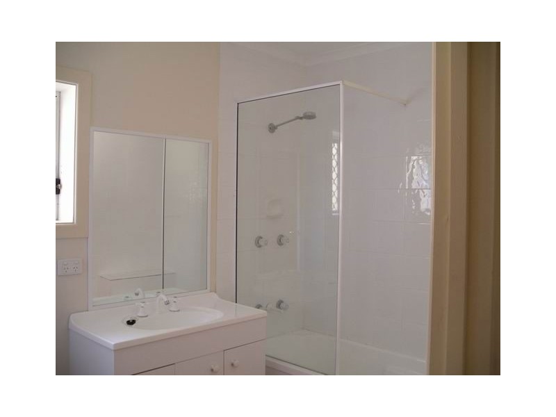 2/16 Sutherland Street, Labrador QLD 4215