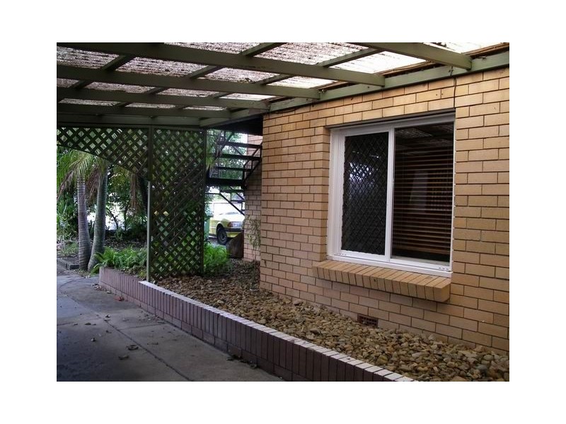 2/16 Sutherland Street, Labrador QLD 4215