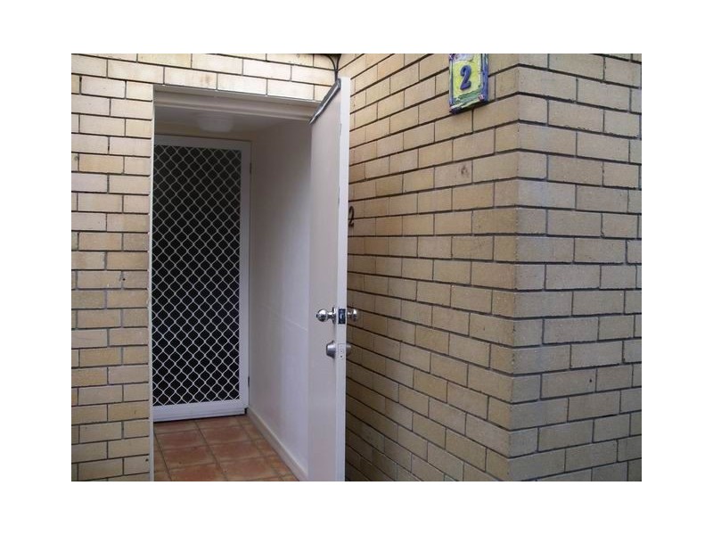 2/16 Sutherland Street, Labrador QLD 4215