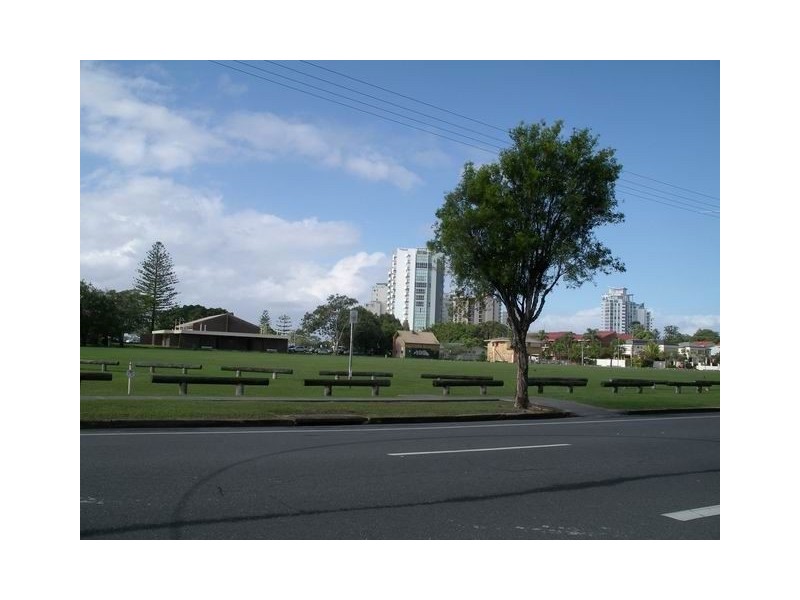 2/16 Sutherland Street, Labrador QLD 4215