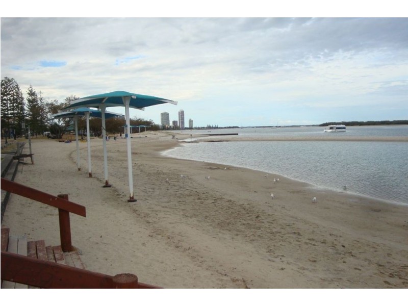 2/16 Sutherland Street, Labrador QLD 4215