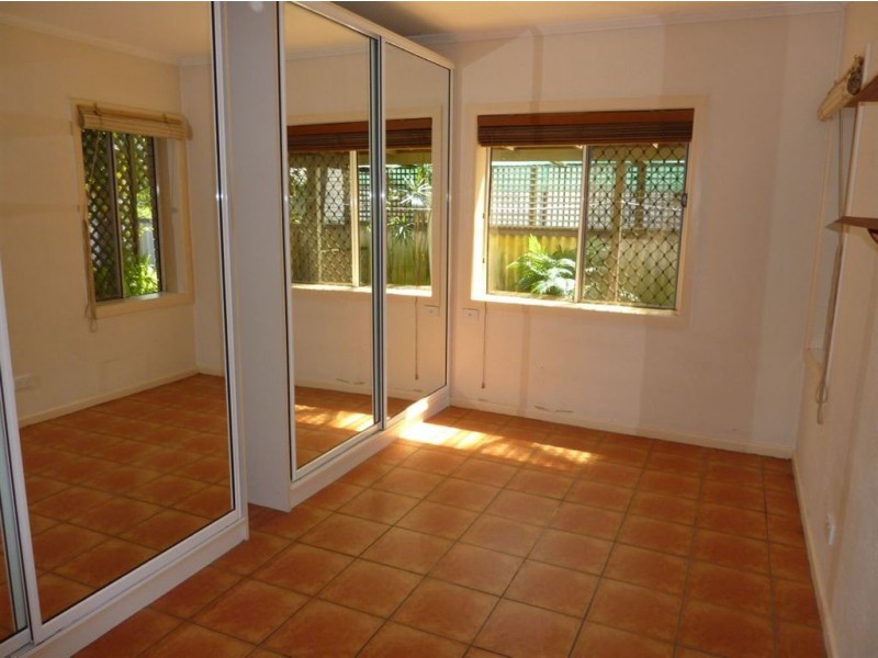 2/16 Sutherland Street, Labrador QLD 4215