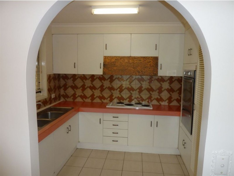 12 Cascade Avenue, Benowa QLD 4217