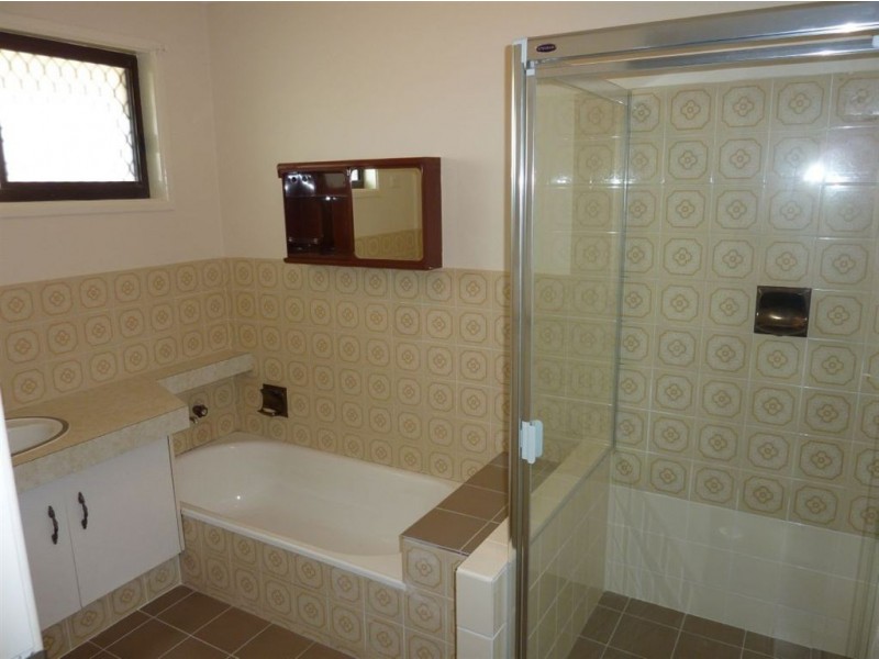 12 Cascade Avenue, Benowa QLD 4217