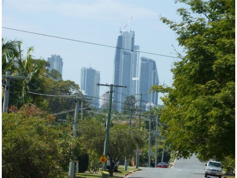 12 Cascade Avenue, Benowa QLD 4217