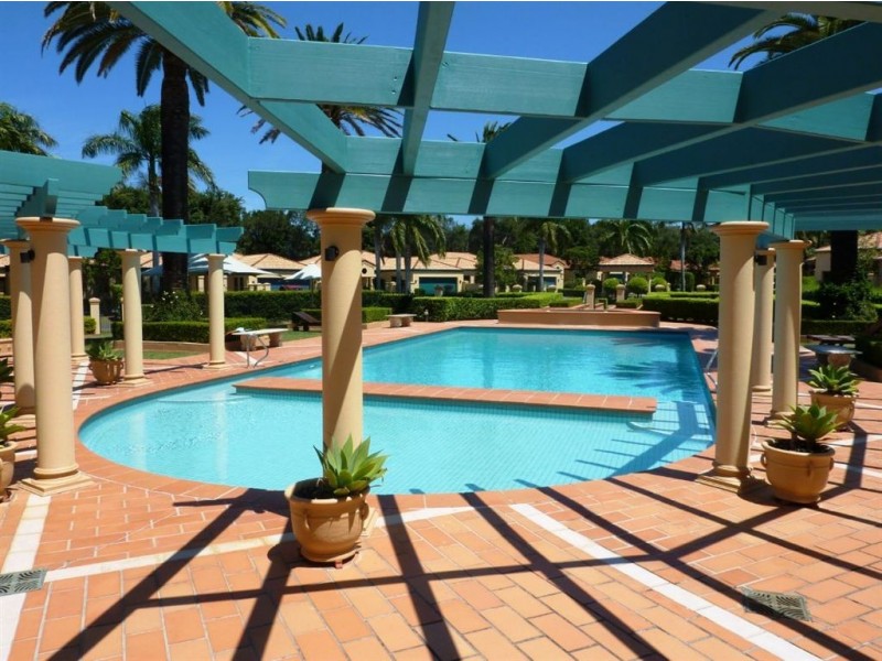 3252 Palladian Drive, Hope Island QLD 4212