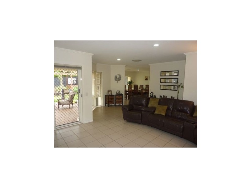35 Abby Crescent, Ashmore QLD 4214