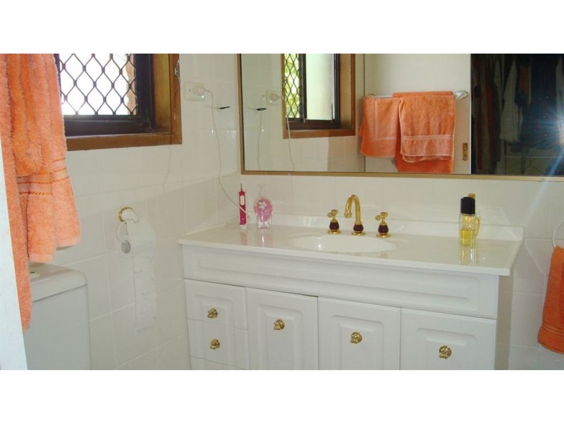 24 Kallaroo Crescent, Ashmore QLD 4214