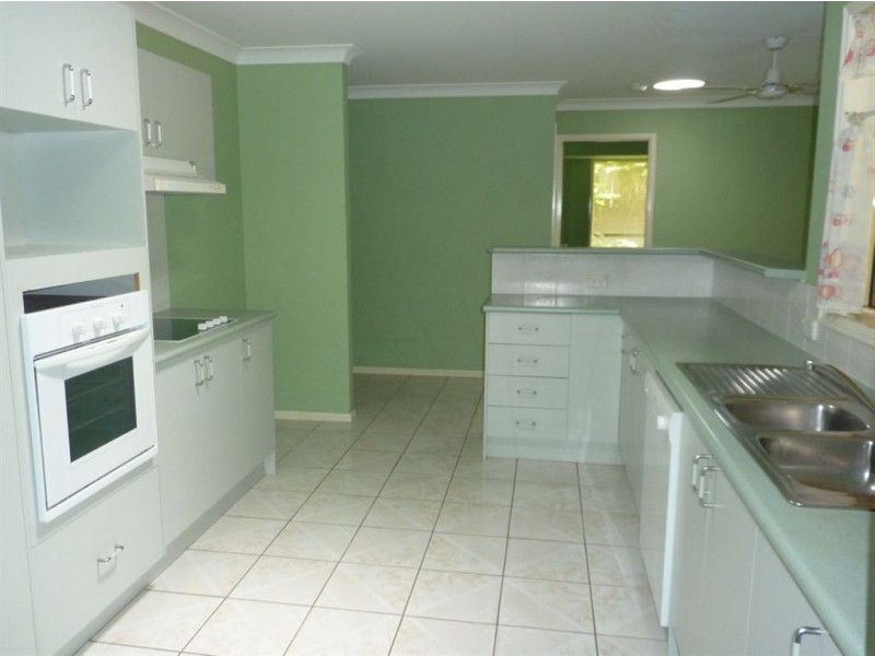 1 Cook Close, Southport QLD 4215