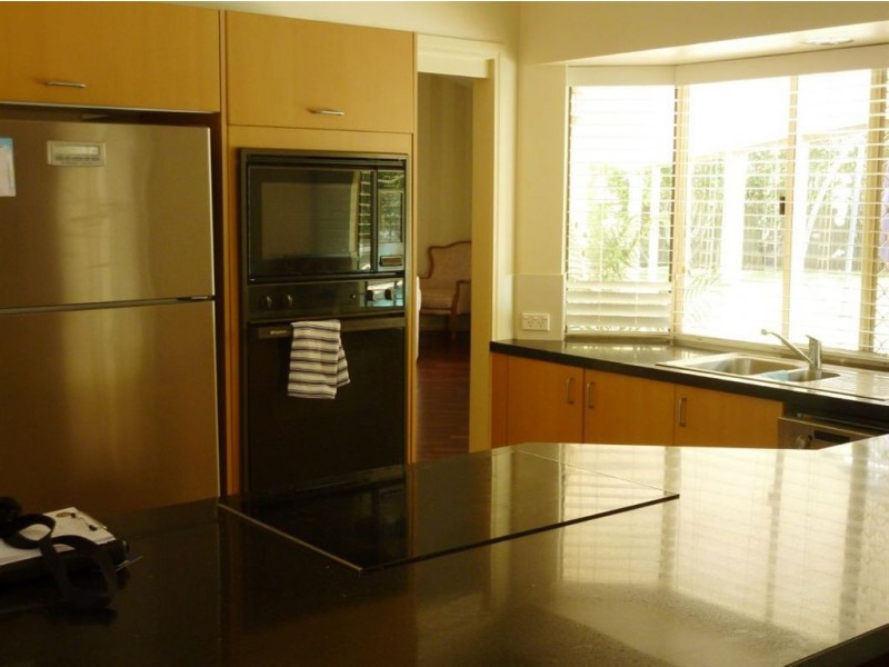 47 Marbella Drive, Benowa QLD 4217