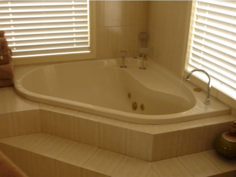 47 Marbella Drive, Benowa QLD 4217