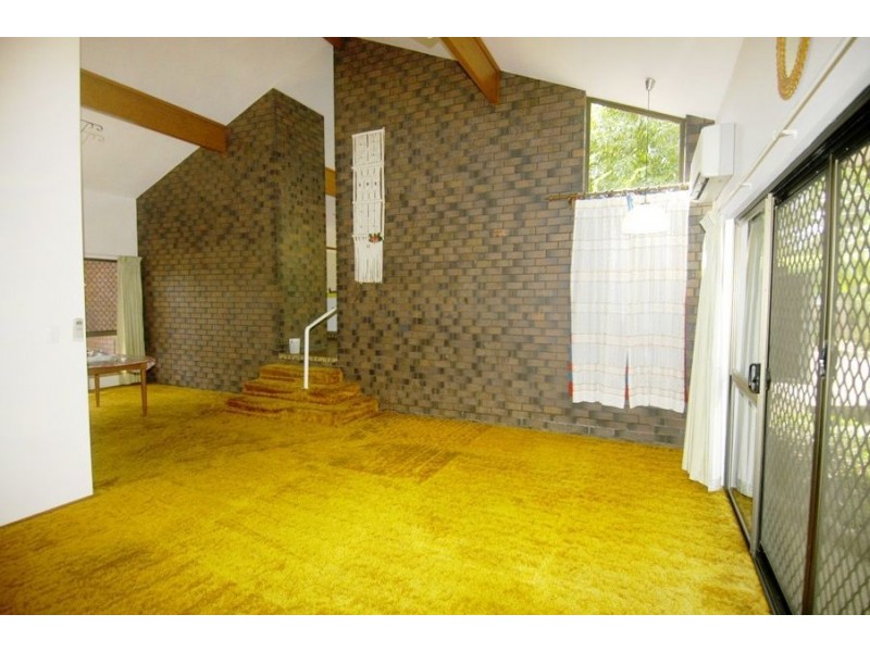 8 Tulla Place, Ashmore QLD 4214