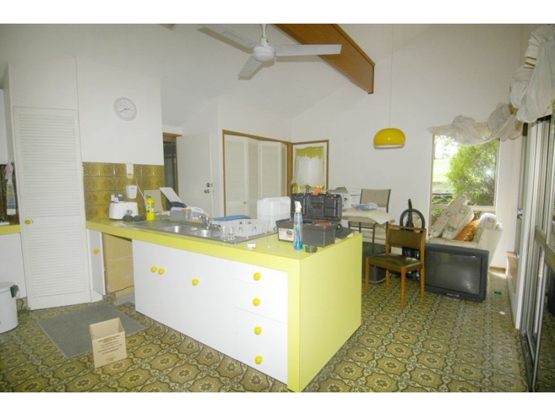 8 Tulla Place, Ashmore QLD 4214