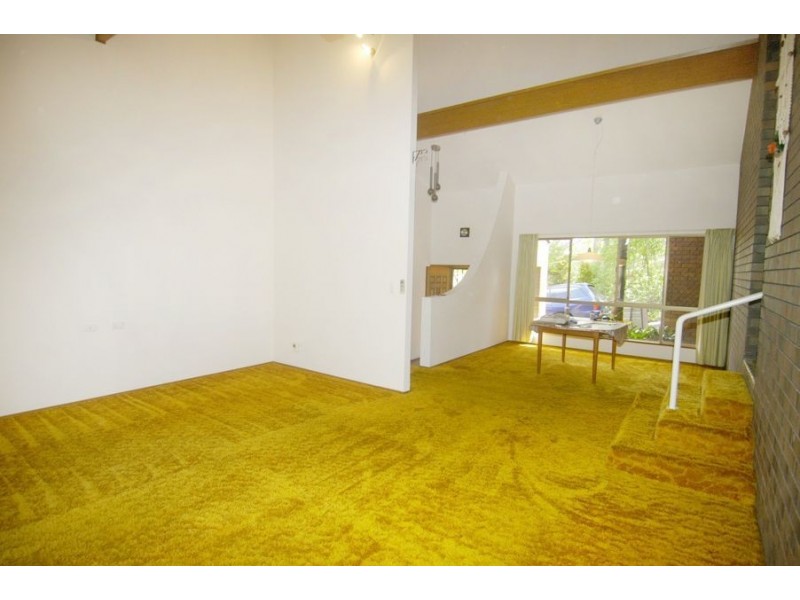 8 Tulla Place, Ashmore QLD 4214