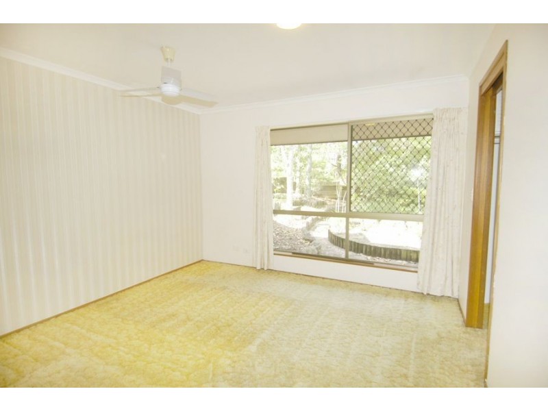 8 Tulla Place, Ashmore QLD 4214