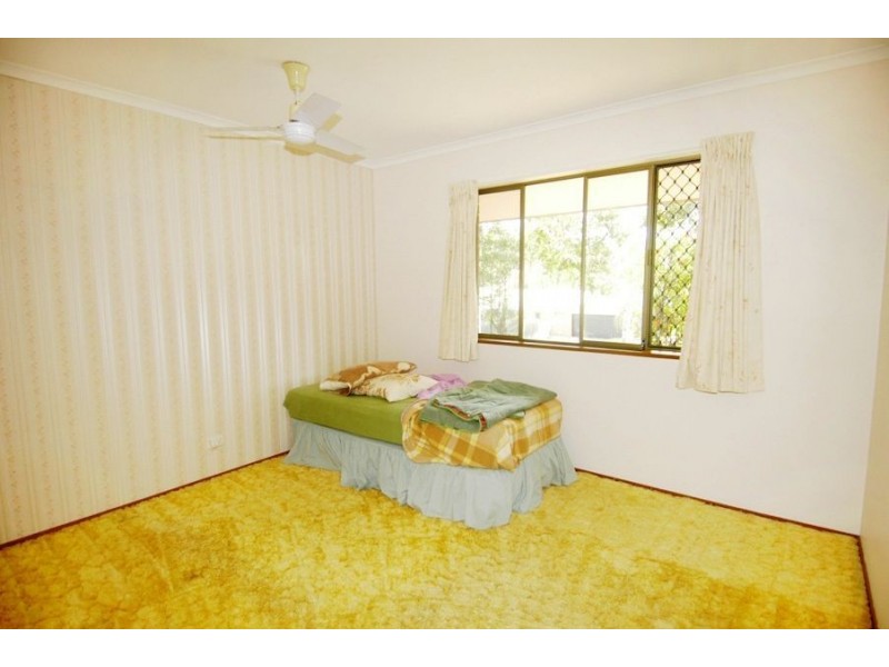 8 Tulla Place, Ashmore QLD 4214