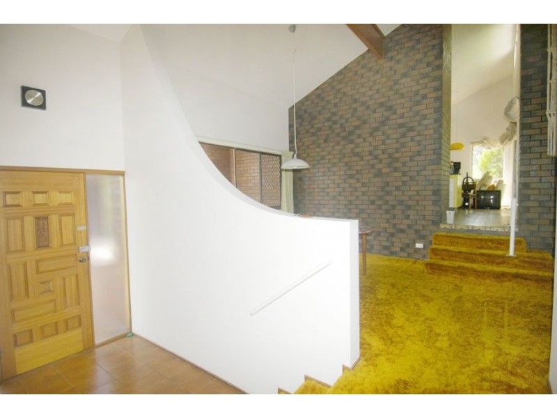 8 Tulla Place, Ashmore QLD 4214