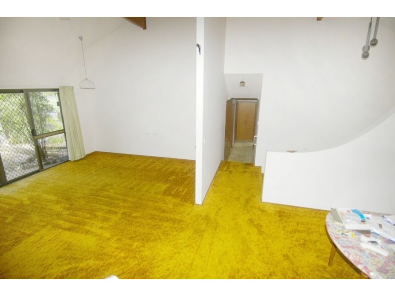 8 Tulla Place, Ashmore QLD 4214