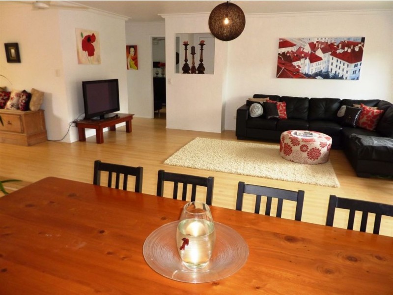 2/11 Galloway Drive, Ashmore QLD 4214