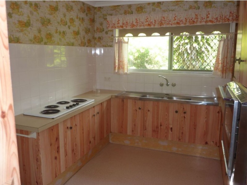 20 Crinum Crescent, Southport QLD 4215