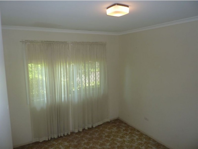 20 Crinum Crescent, Southport QLD 4215