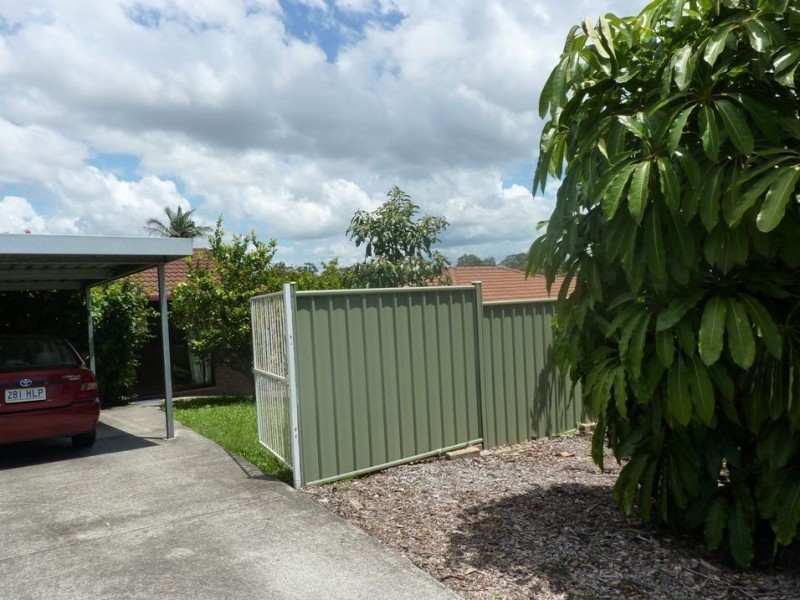 33 Cooleroo Crescent, Southport QLD 4215