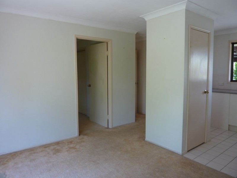 33 Cooleroo Crescent, Southport QLD 4215