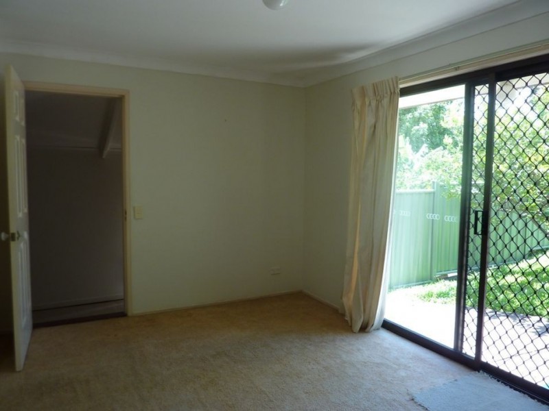 33 Cooleroo Crescent, Southport QLD 4215