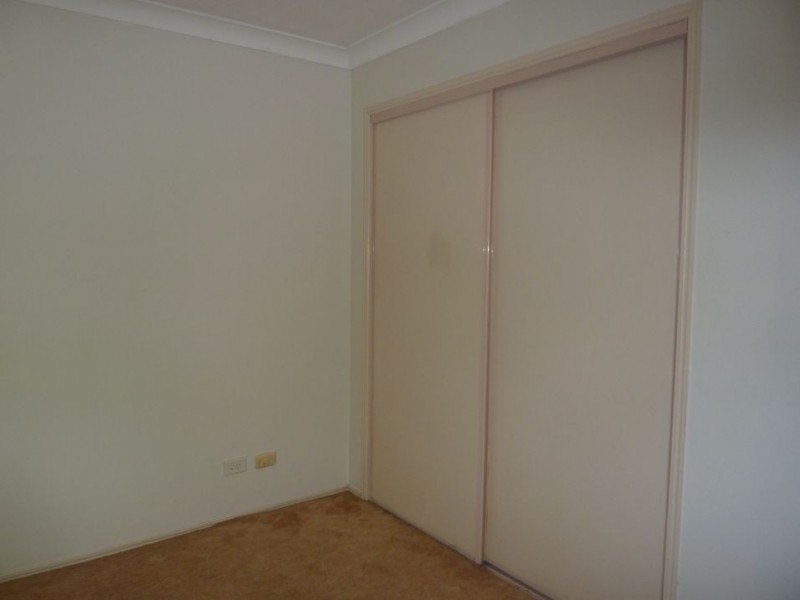 33 Cooleroo Crescent, Southport QLD 4215