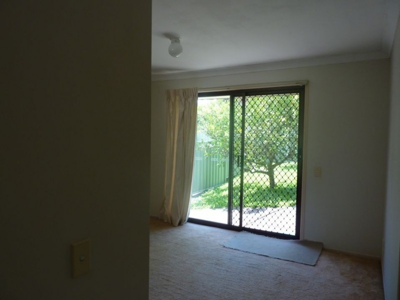 33 Cooleroo Crescent, Southport QLD 4215
