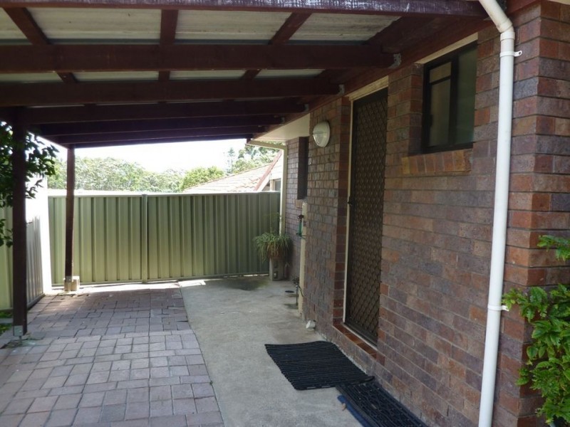 33 Cooleroo Crescent, Southport QLD 4215