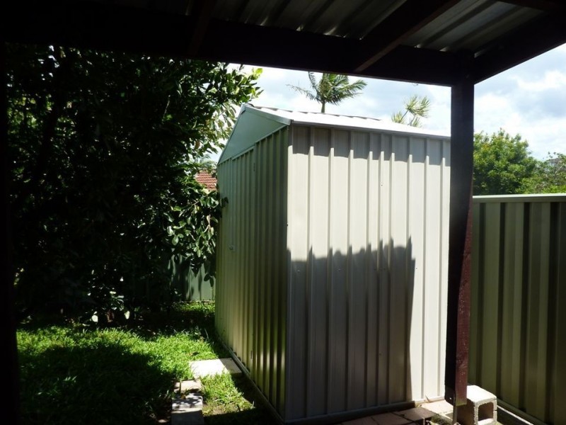 33 Cooleroo Crescent, Southport QLD 4215