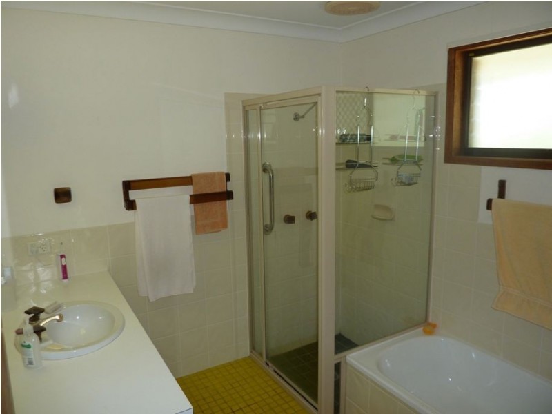 38 Hillview Parade, Ashmore QLD 4214