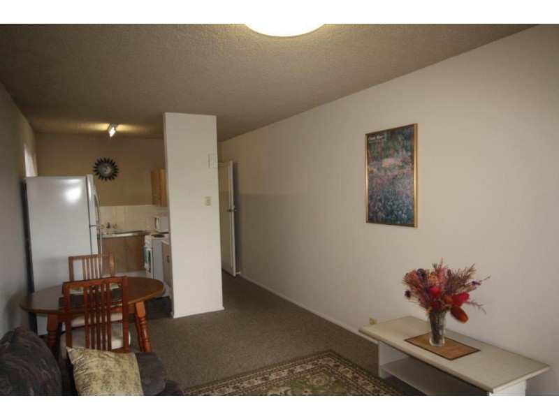 6/224 Marine Parade, Labrador QLD 4215