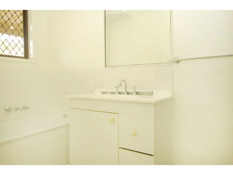 1/3 Morinda Way, Labrador QLD 4215