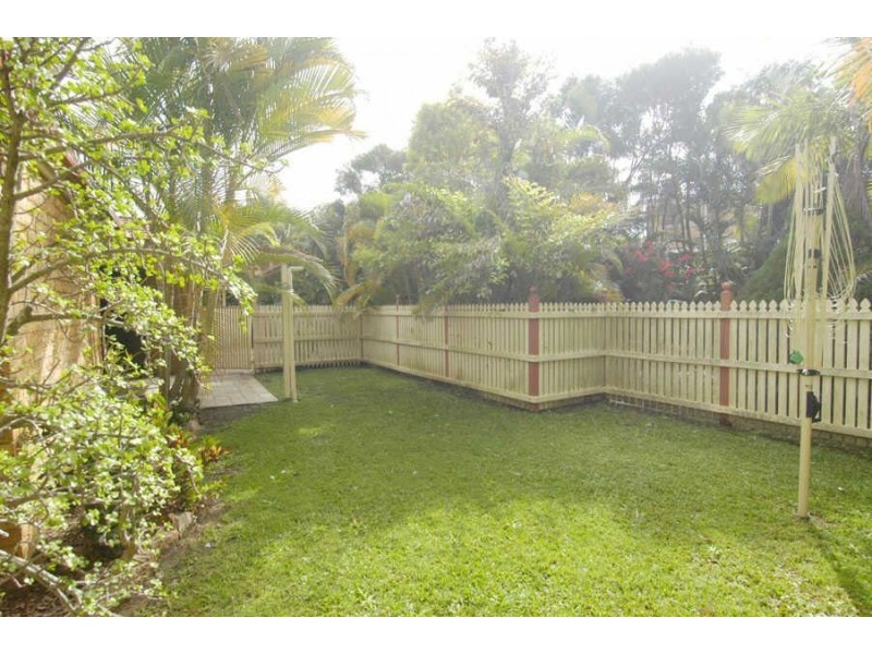 1/3 Morinda Way, Labrador QLD 4215