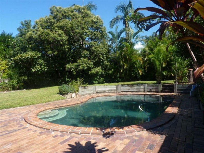 24 Evans Drive, Benowa QLD 4217
