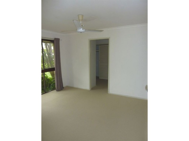 19 Dunkeith Avenue, Benowa QLD 4217