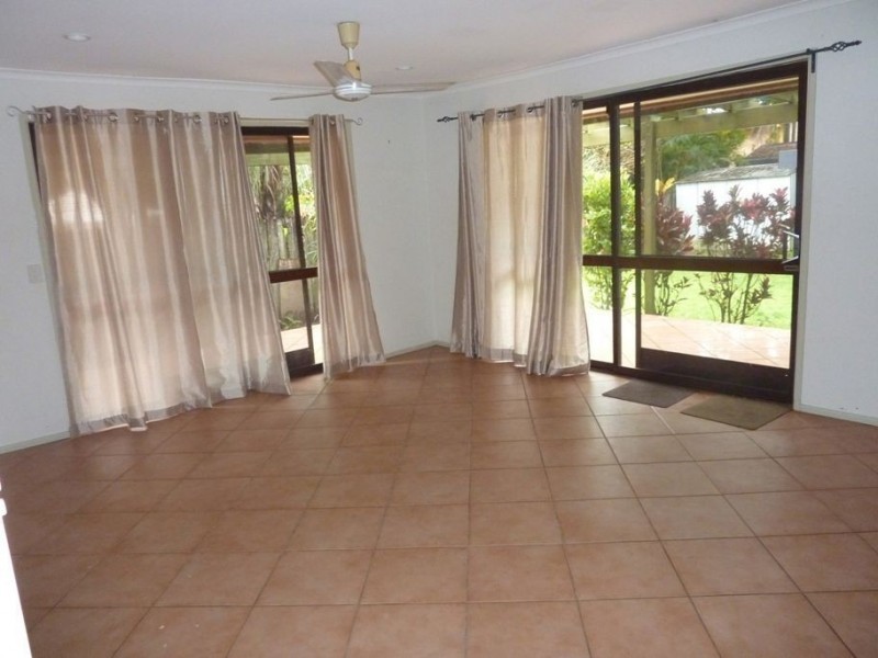 19 Dunkeith Avenue, Benowa QLD 4217
