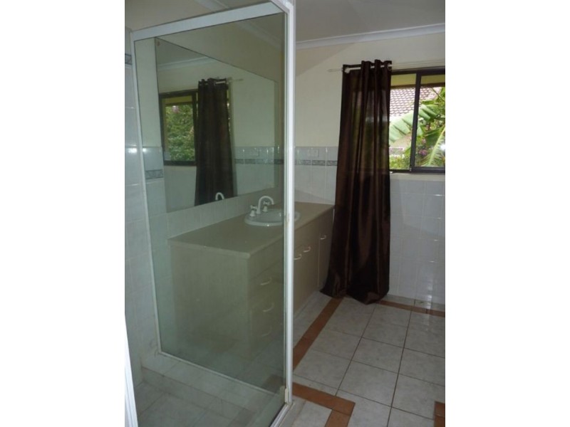 19 Dunkeith Avenue, Benowa QLD 4217